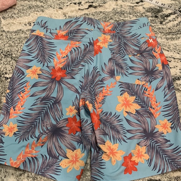 Old Navy size 32, Hurley size 32 - Picture 15 of 16